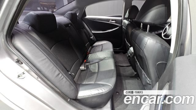 Hyundai Sonata 2012 — photo 11