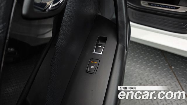 Hyundai Grandeur 2015 — photo 17