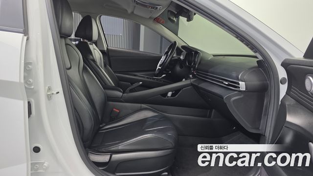 Hyundai AVANTE 2022 — photo 16