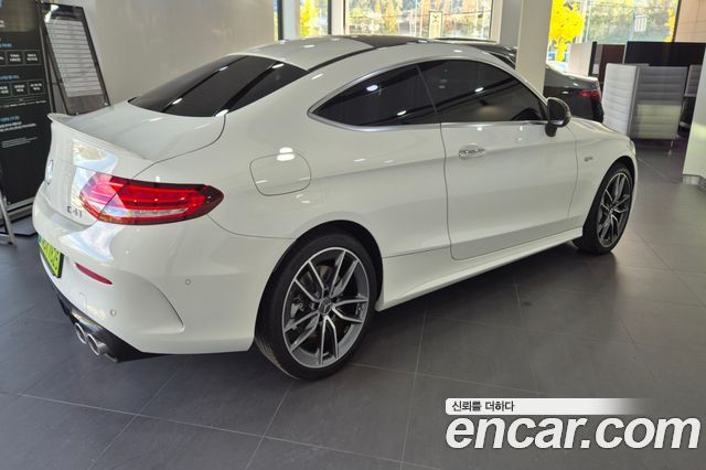 Mercedes-Benz C-Class 2023 — photo 2