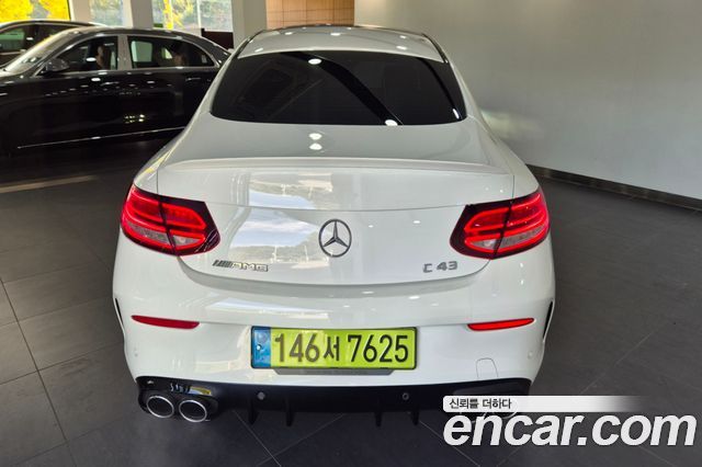 Mercedes-Benz C-Class 2023 — photo 4
