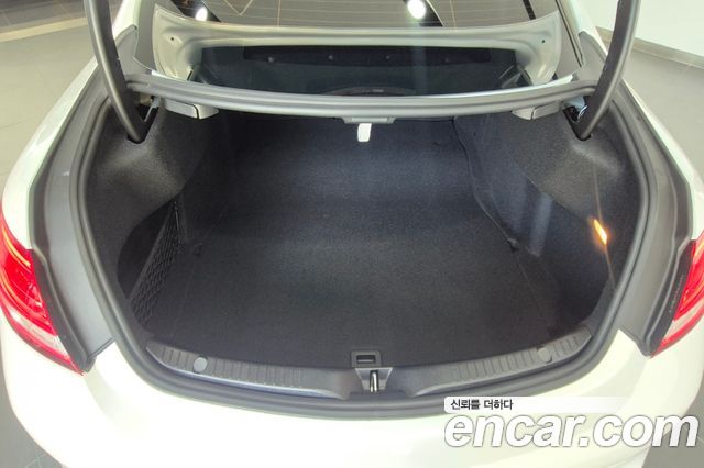 Mercedes-Benz C-Class 2023 — photo 11