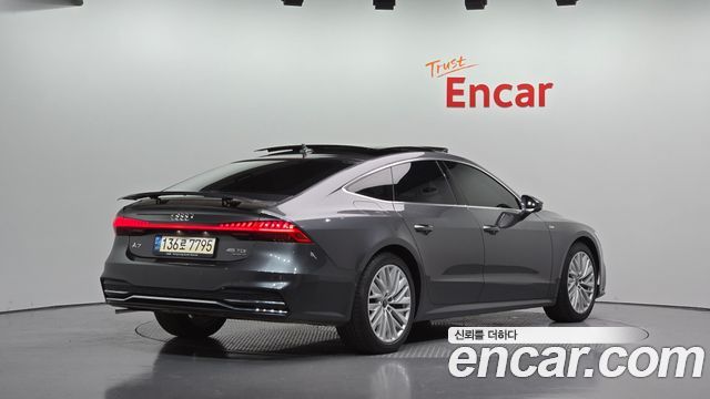 Audi A7 2021 — photo 2