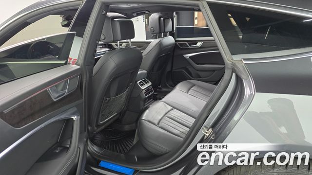 Audi A7 2021 — photo 17