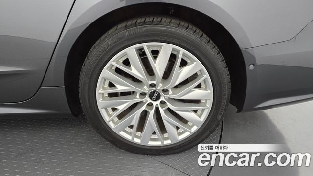 Audi A7 2021 — photo 7