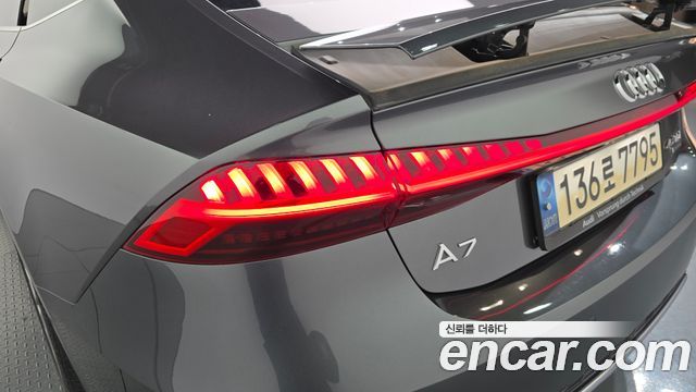 Audi A7 2021 — photo 9