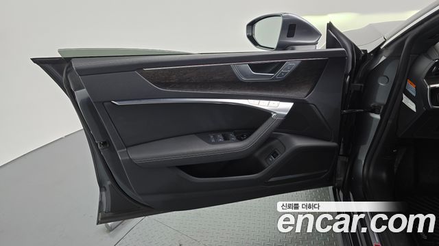 Audi A7 2021 — photo 14