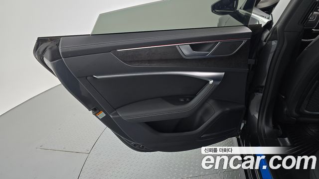 Audi A7 2021 — photo 15