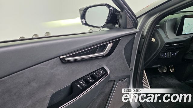 Kia EV6 2023 — photo 37