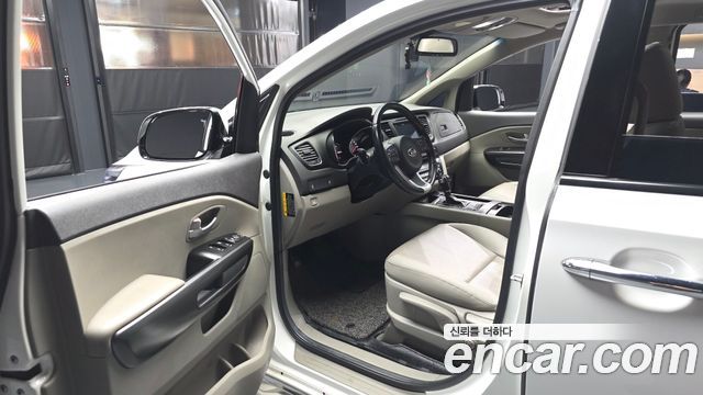 Kia Canival 2016 — photo 10