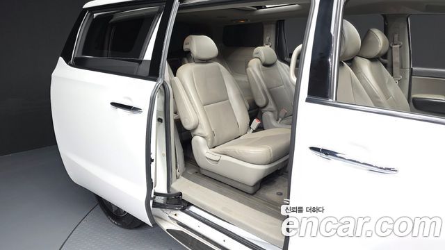 Kia Canival 2016 — photo 11