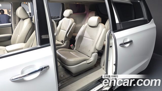 Kia Canival 2016 — photo 12