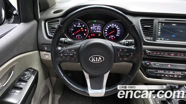 Kia Canival 2016 — photo 13
