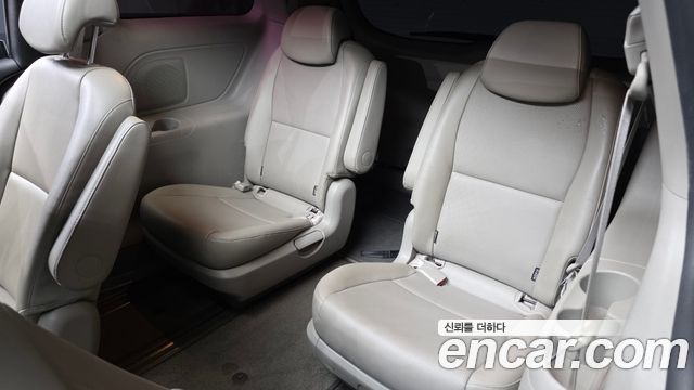Kia Canival 2016 — photo 18
