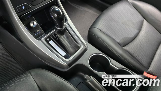 Hyundai AVANTE 2014 — photo 12