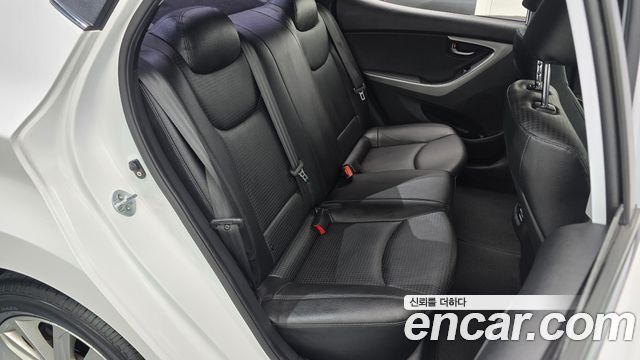 Hyundai AVANTE 2014 — photo 17