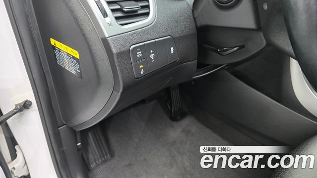 Hyundai AVANTE 2014 — photo 24