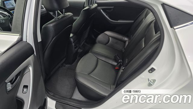 Hyundai AVANTE 2014 — photo 16