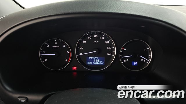 Hyundai Starex 2017 — photo 11