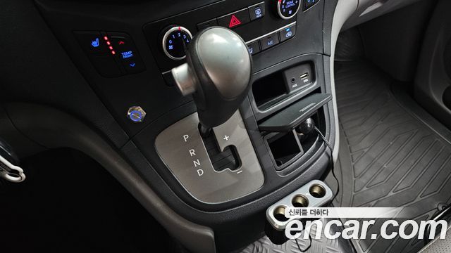 Hyundai Starex 2017 — photo 12