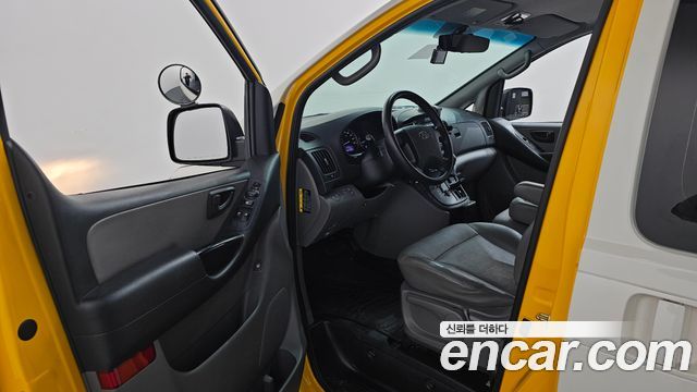 Hyundai Starex 2017 — photo 13