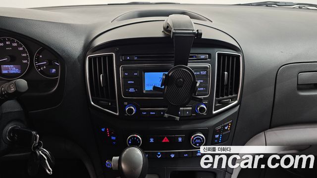Hyundai Starex 2017 — photo 19