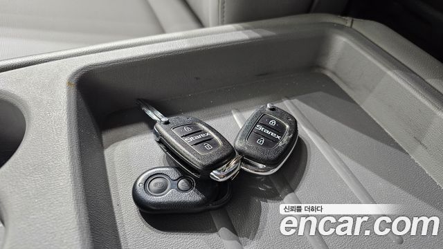 Hyundai Starex 2017 — photo 22