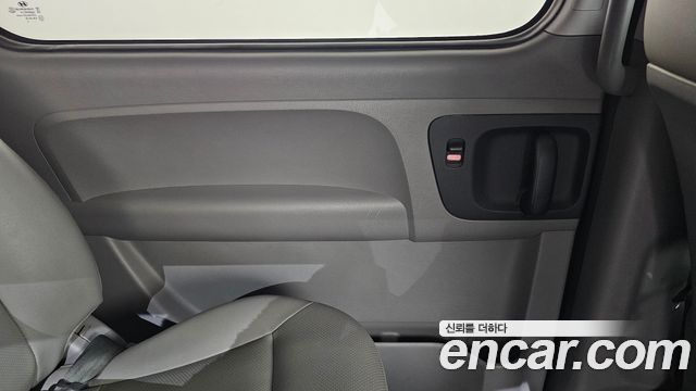 Hyundai Starex 2017 — photo 15