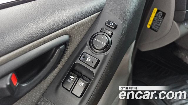 Hyundai Starex 2017 — photo 28