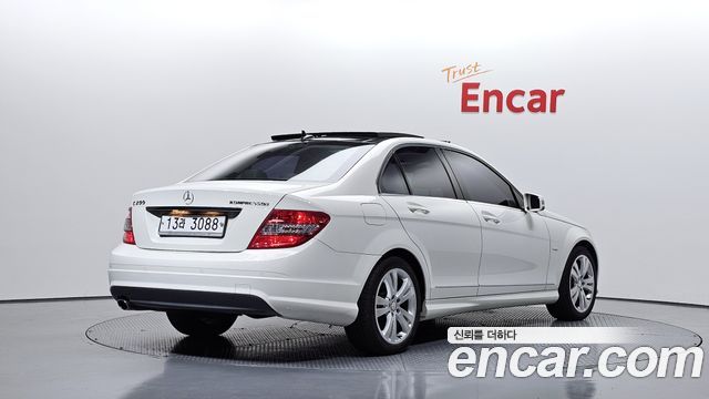 Mercedes-Benz C-Class 2010 — photo 2