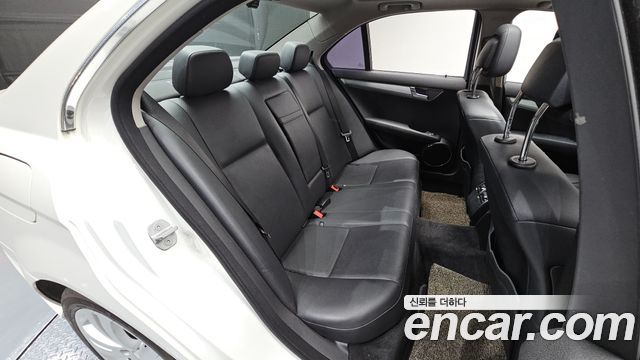 Mercedes-Benz C-Class 2010 — photo 11