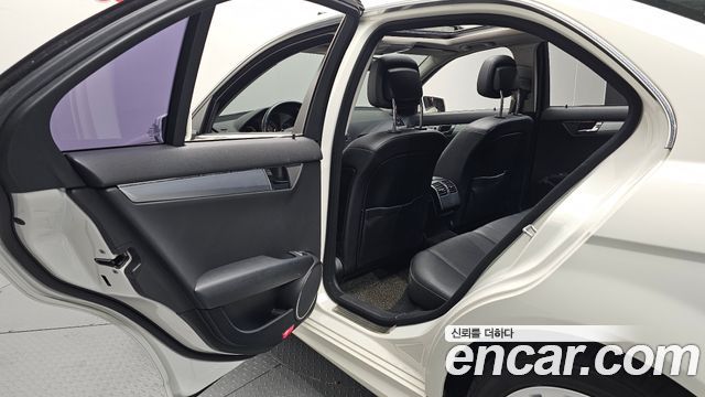Mercedes-Benz C-Class 2010 — photo 12