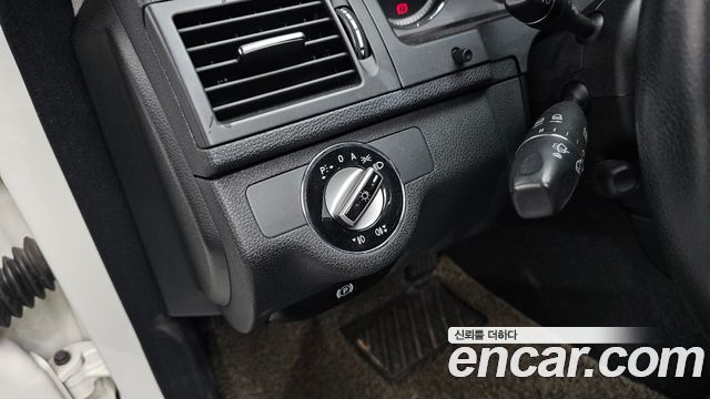 Mercedes-Benz C-Class 2010 — photo 17