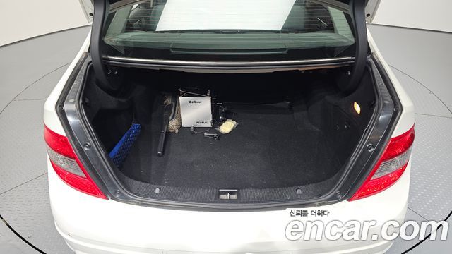 Mercedes-Benz C-Class 2010 — photo 20