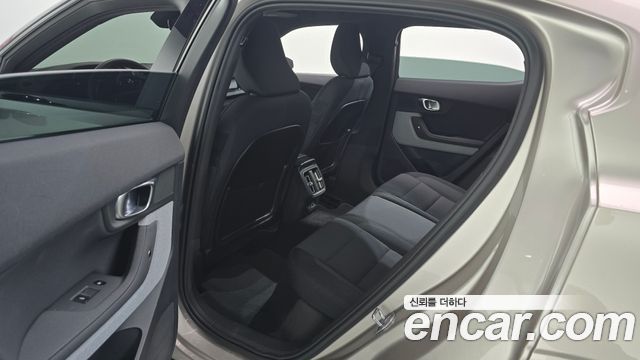 Polestar Polestar 2 2023 — photo 18