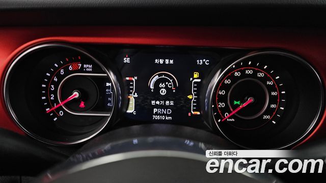 Jeep Wrangler 2020 — photo 11