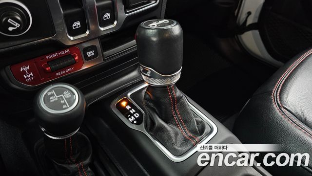 Jeep Wrangler 2020 — photo 12