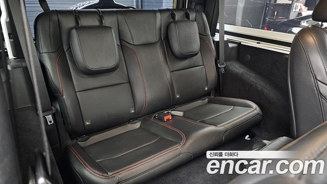 Jeep Wrangler 2020 — photo 18