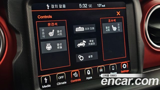 Jeep Wrangler 2020 — photo 25