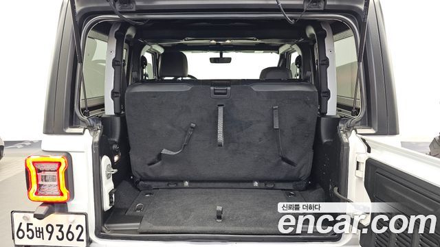 Jeep Wrangler 2020 — photo 26