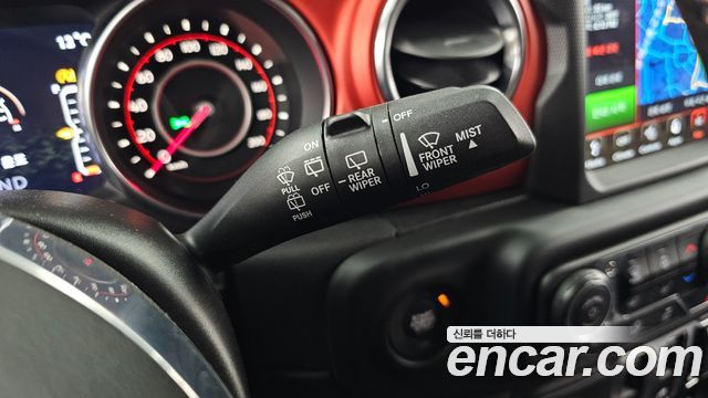 Jeep Wrangler 2020 — photo 28