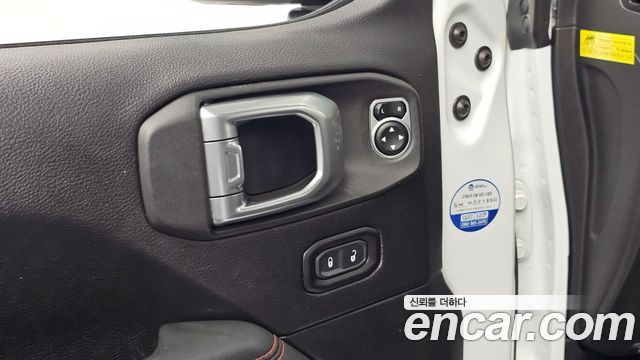Jeep Wrangler 2020 — photo 31