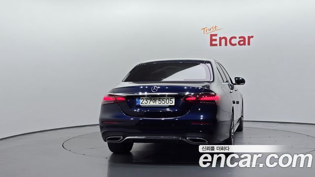 Mercedes-Benz E-Class 2021 — photo 4