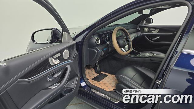 Mercedes-Benz E-Class 2021 — photo 13