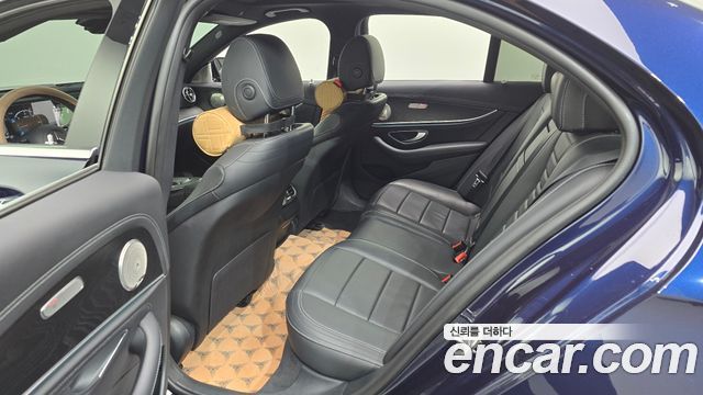 Mercedes-Benz E-Class 2021 — photo 17