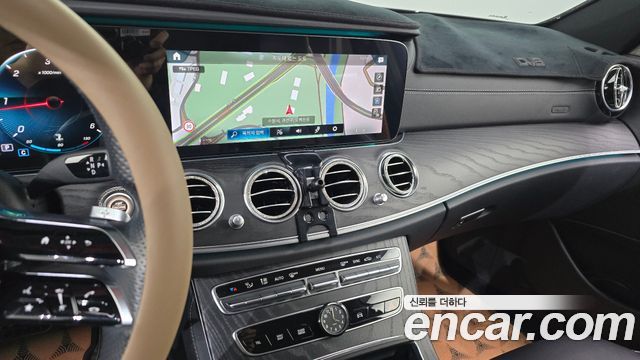 Mercedes-Benz E-Class 2021 — photo 18