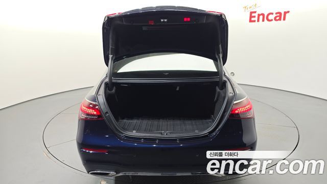 Mercedes-Benz E-Class 2021 — photo 24
