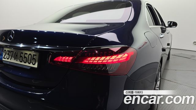 Mercedes-Benz E-Class 2021 — photo 9