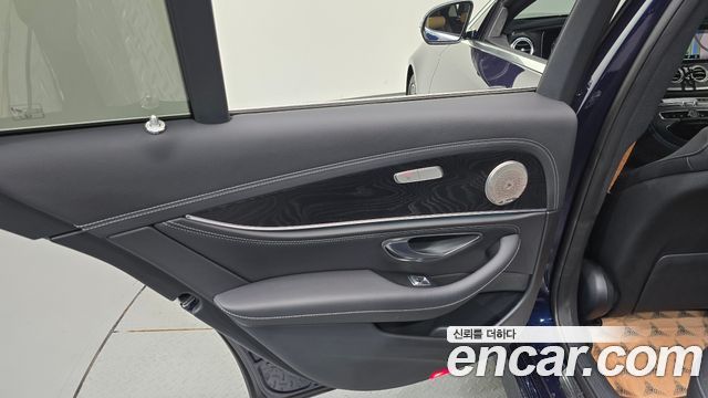 Mercedes-Benz E-Class 2021 — photo 15