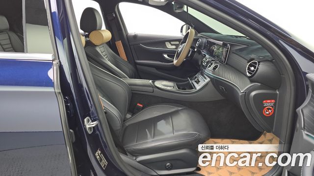 Mercedes-Benz E-Class 2021 — photo 16